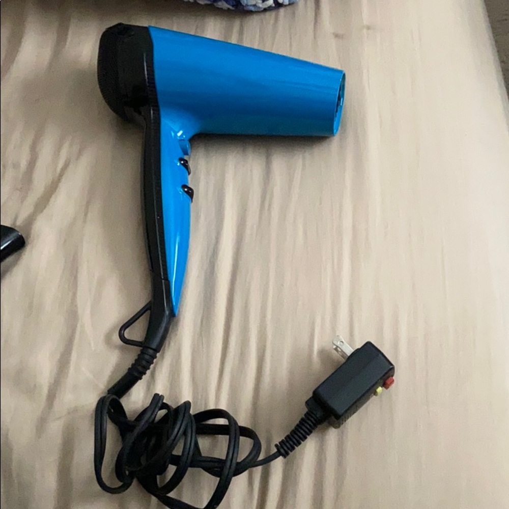 Blow dryer